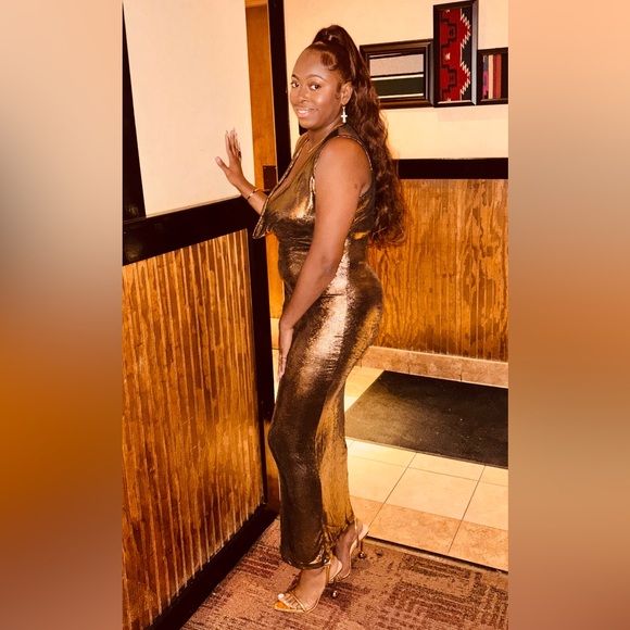 BELLA IS LIVE WITH HER SOLO SHOW (HOME OF NAME YOUR PRICE) 💜 - Picture 7 of 15